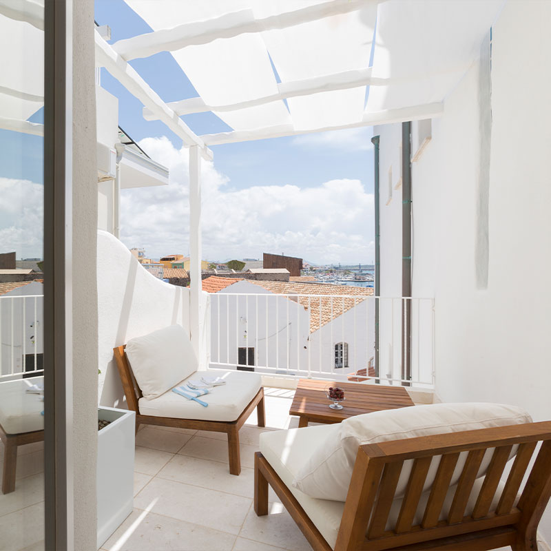 Superior side sea view room