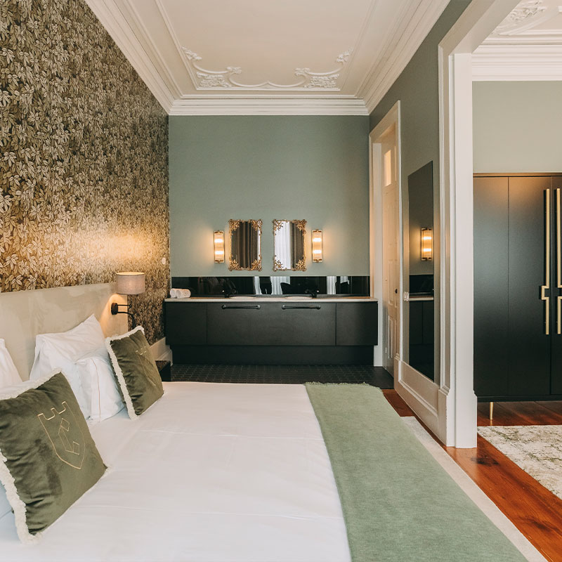 Suite Royal with Bathtub