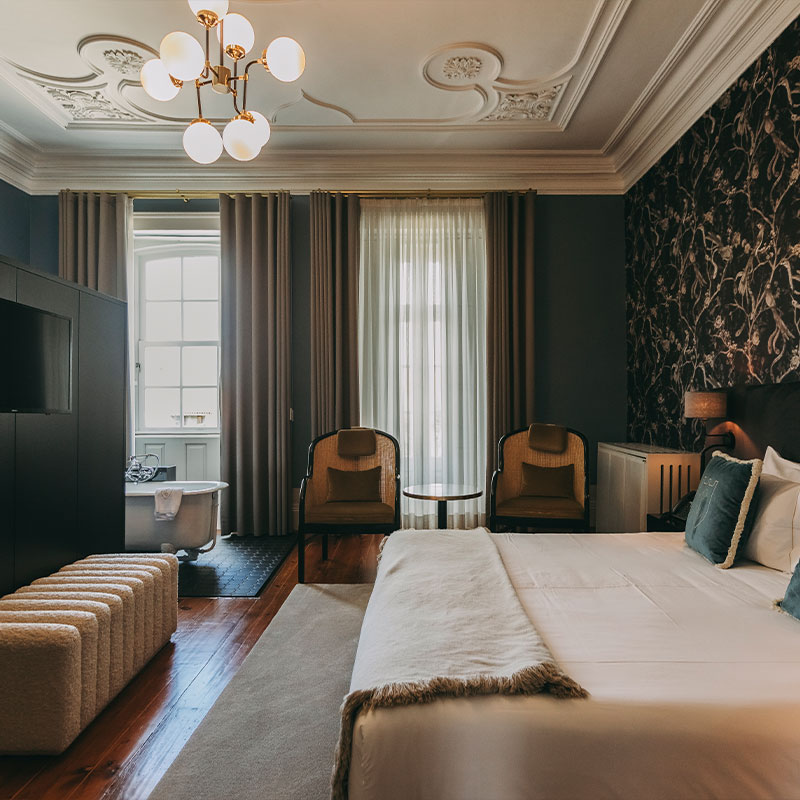 Royal with Bathtub