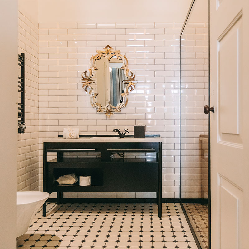 Royal with Bathtub