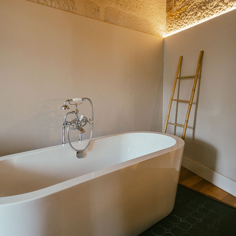 Premier with Bathtub