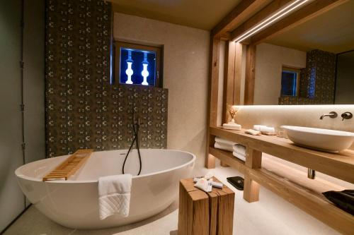 Deluxe Junior Suite with Bath