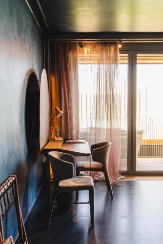 Wellness Suite with Lake View