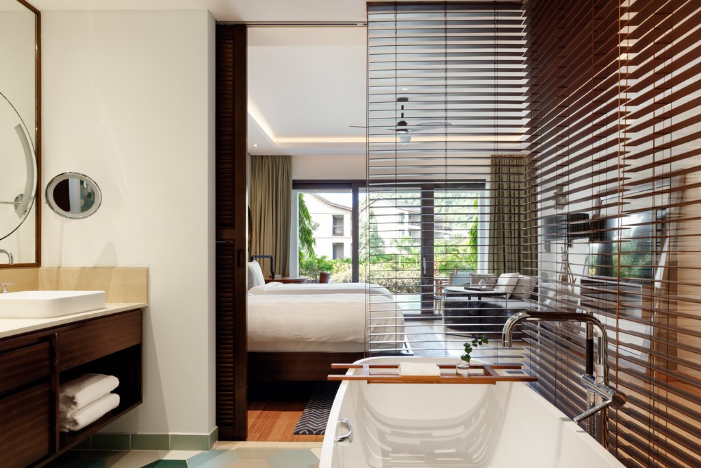 2 Twin Premium Plunge Pool Access