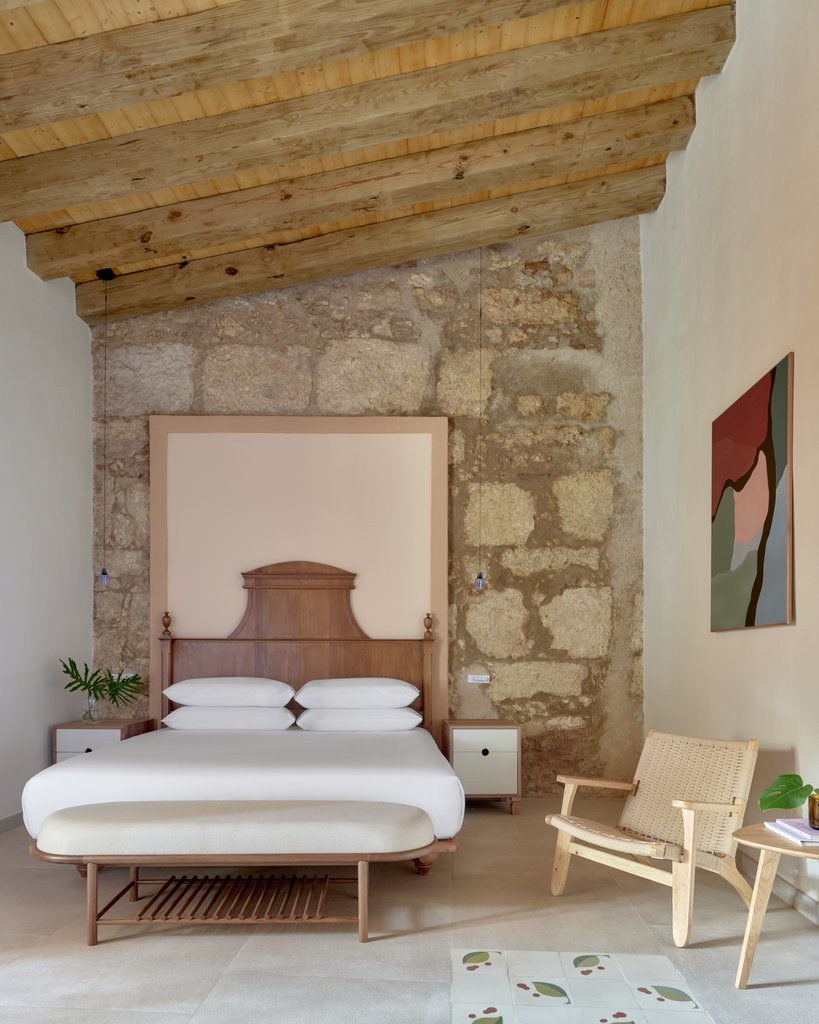 1 King Colonial Room