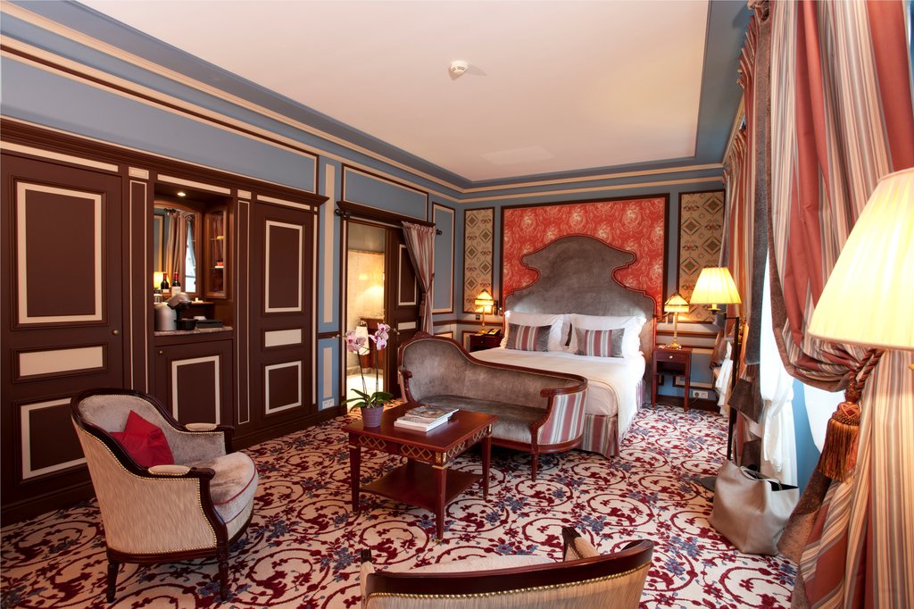 1 King Junior Suite