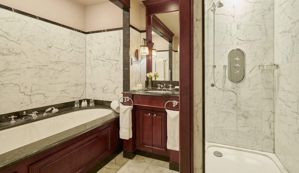 1 King Premium Separate Bath Walk In Shower
