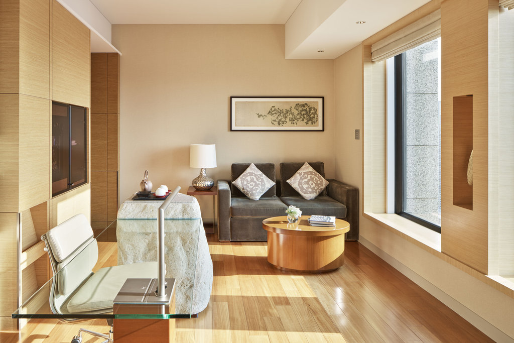 1 Bedroom Suite Club Lounge Access City View