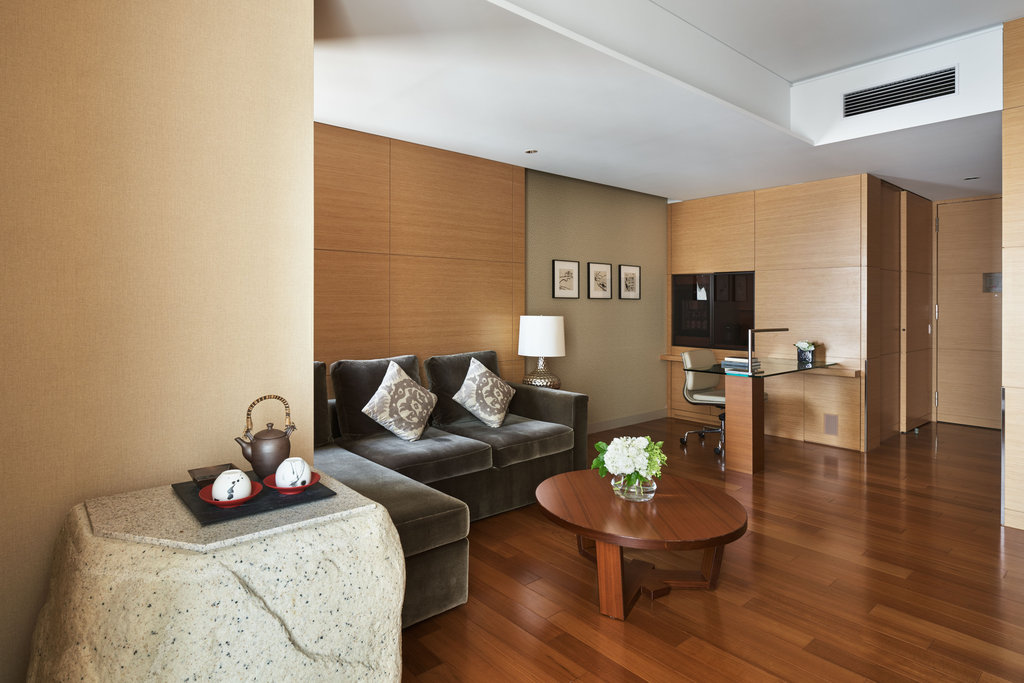 1 King Junior Suite