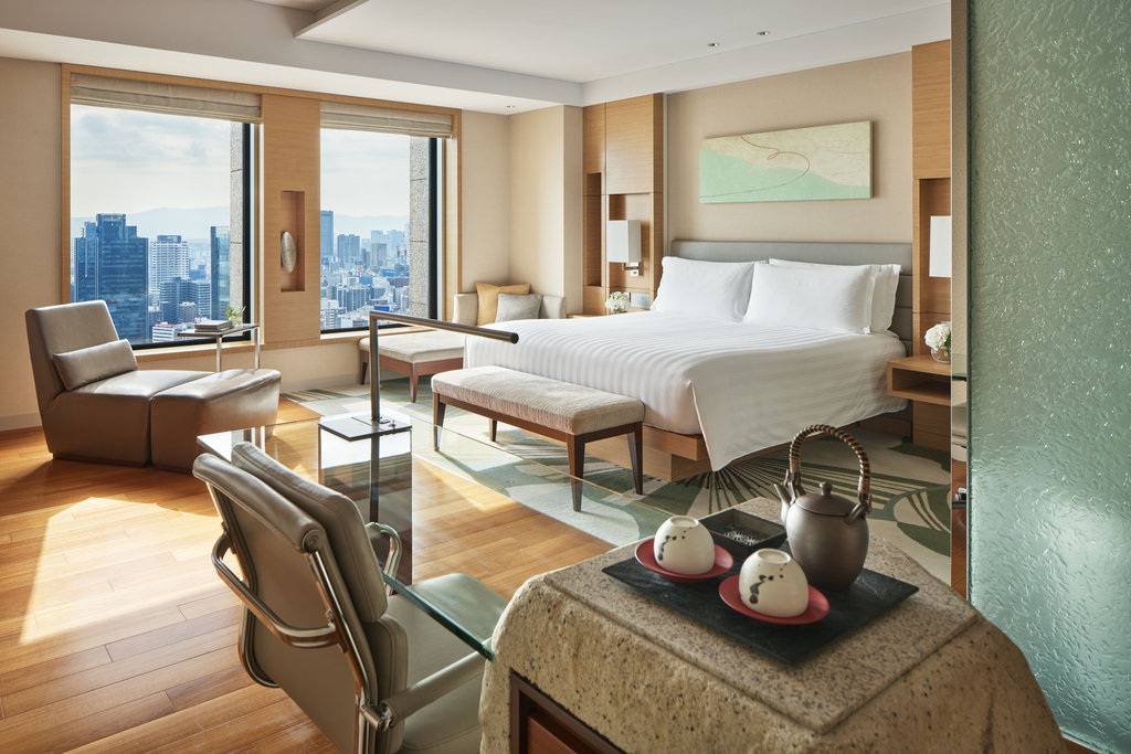 1 King Premium Club Lounge Access City View