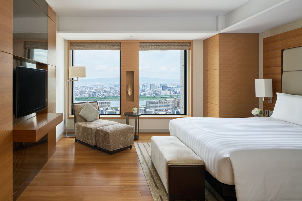 1 Bedroom Suite Club Lounge Access