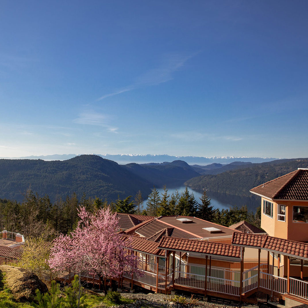 Villa Eyrie Resort