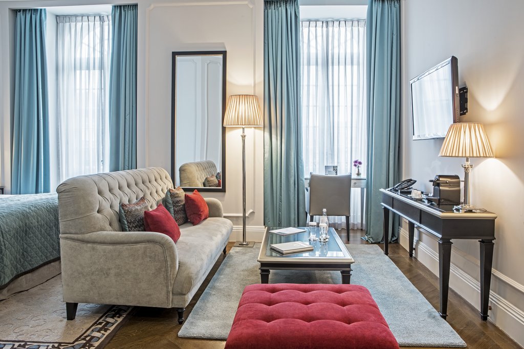 1 King Junior Suite