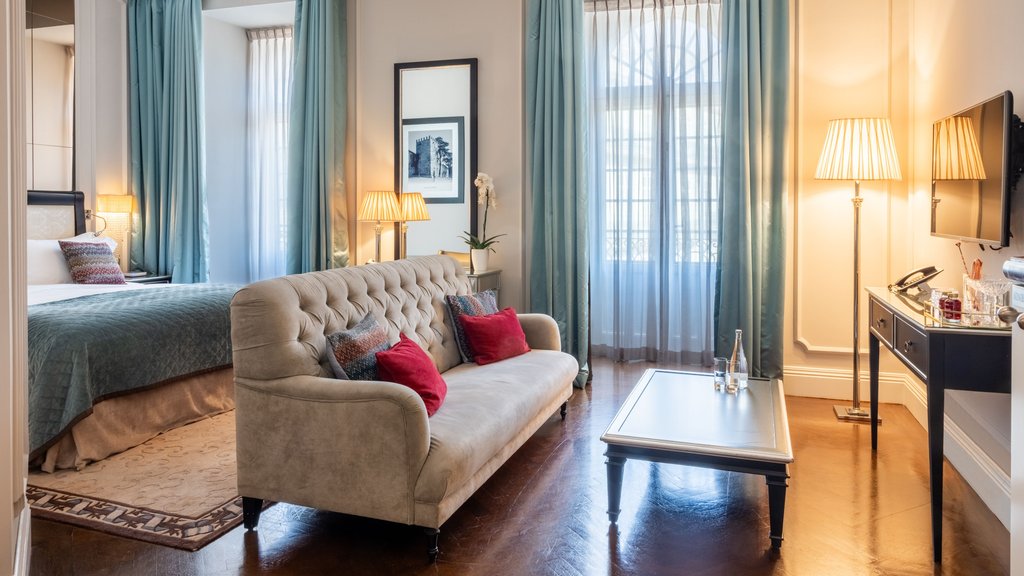 1 King Junior Suite