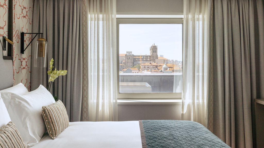 1 King Classic Cathedral View