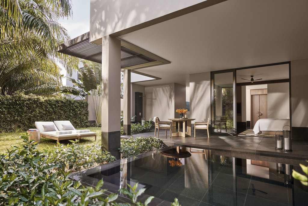 1 King Garden Pool Suite