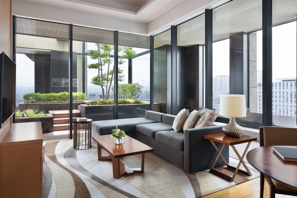 2 Bedroom Residence Top Floor 1 King 2 Single