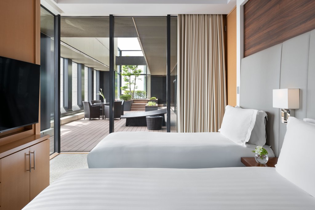 2 Bedroom Residence Top Floor 1 King 2 Single