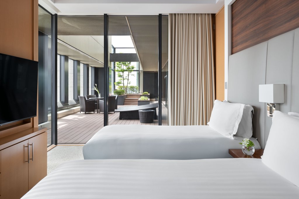 2 Bedroom Residence Top Floor 1 King 2 Single