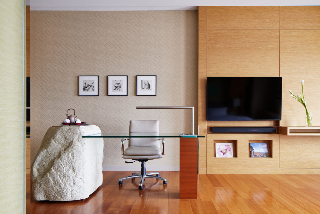 1 King Premium Club Lounge Access