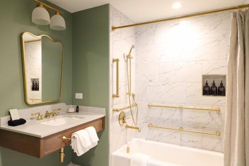 Queen Room with Two Queen Beds - Disability Access