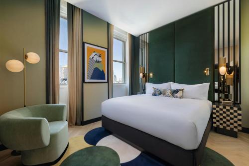 Urban King Suite