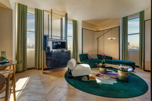 Urban King Suite