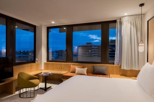 Corner Deluxe King Room