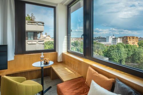 Corner Deluxe King Room