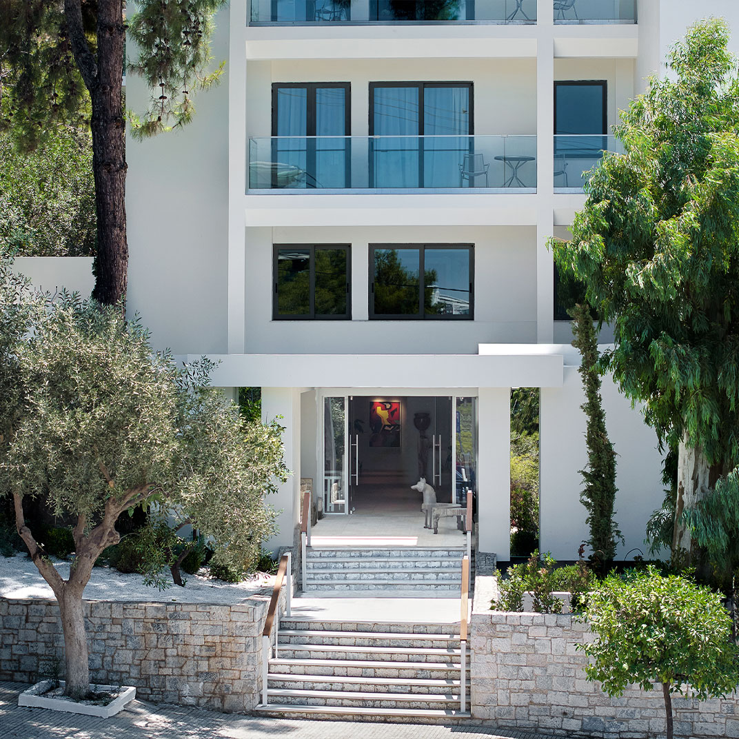 The Roc Club, A Hotel to Live