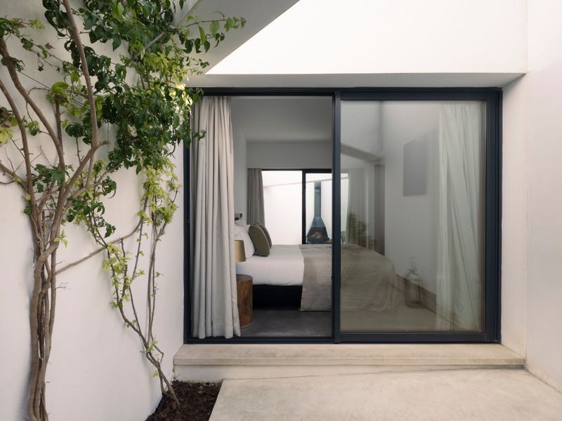 Land Suite