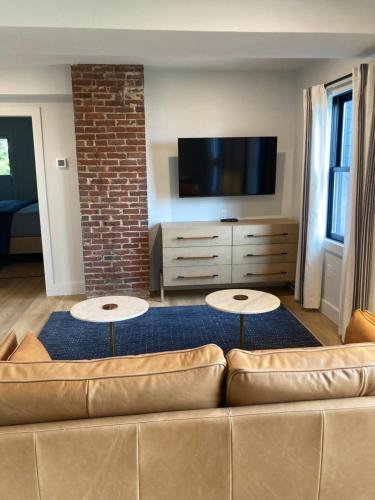 Deluxe One-Bedroom Apartment with Harbor View