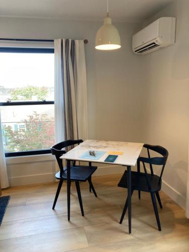 Deluxe One-Bedroom Apartment with Harbor View