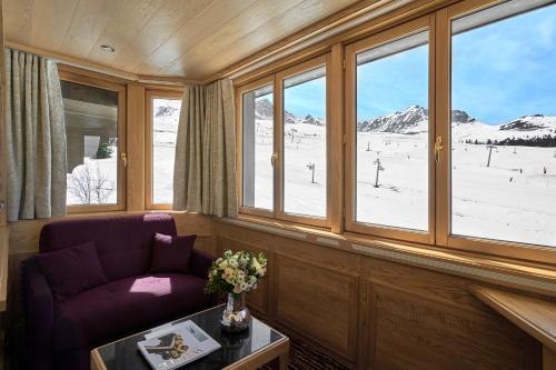 Family Room with Mountain View