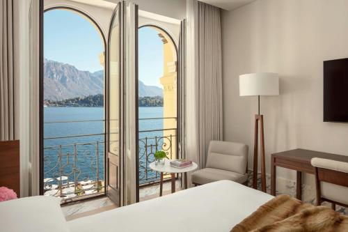 Standard King Room with Lake View