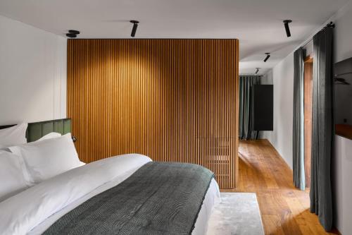 Suite with Hot Tub