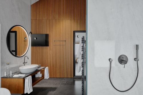 King Room with Lake View