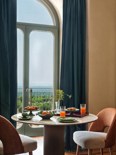 Prestige Suite with Sea View 