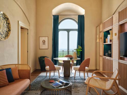 Prestige Suite with Sea View 