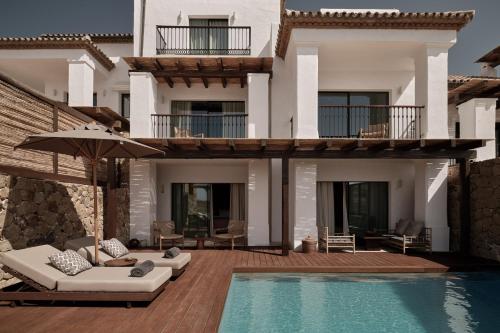 Deluxe Suite Swim Up