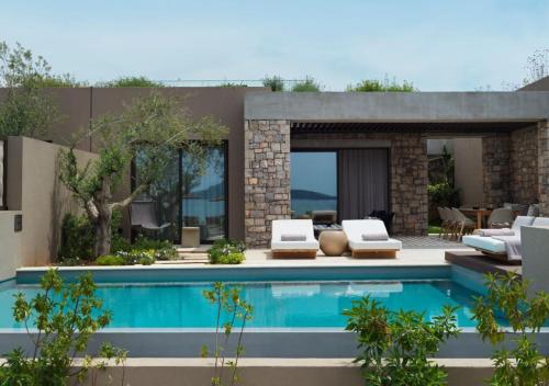 Three-Bedroom Villa with Terrace and Sea View