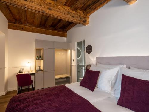 Double Room with Atrium View