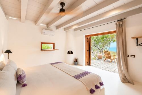 Deluxe Double Room with Balcony and Sea View