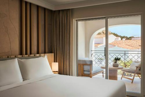 Deluxe King Suite with Balcony