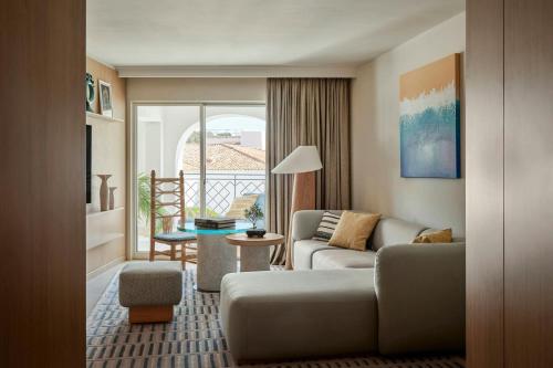Deluxe King Suite with Balcony