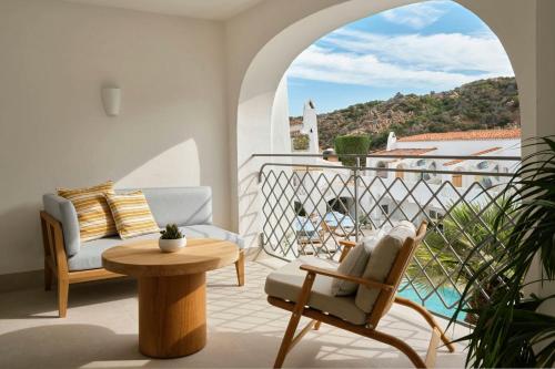 Deluxe King Suite with Balcony