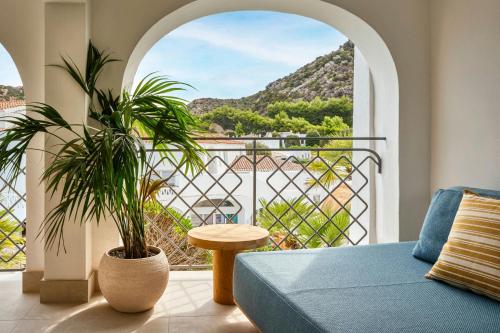 Deluxe King Suite with Balcony