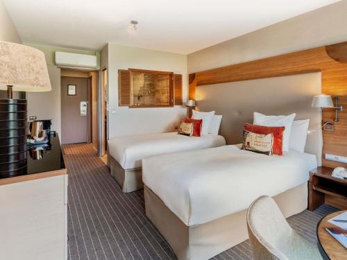 Classic Room with Queen Bed or Two Single Beds, Balcony and Sea View