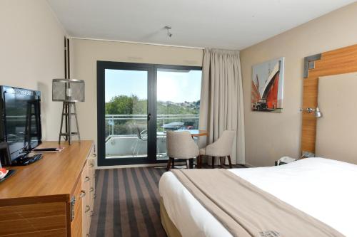 Classic Queen Room with Balcony