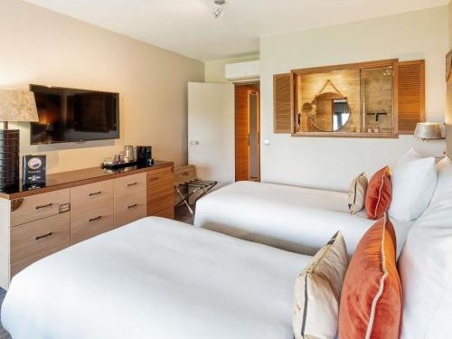 Classic Room with Queen Bed or Two Single Beds, Balcony and Forest View